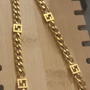 Elegant Gold Chain Necklace